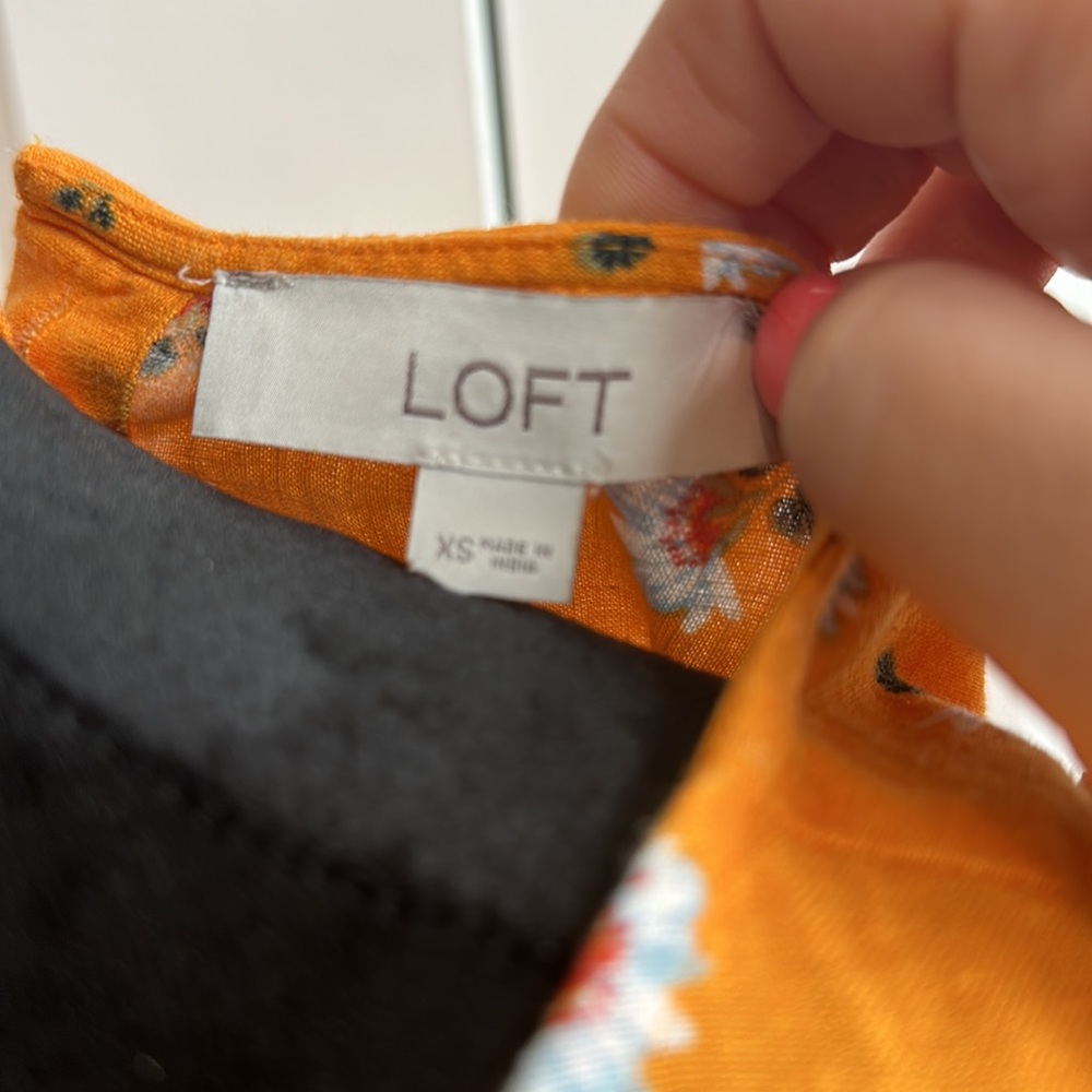 Loft 55% Linen Gold-Orange Floral Blouse with Buttons Down the Back - Picture 3 of 6